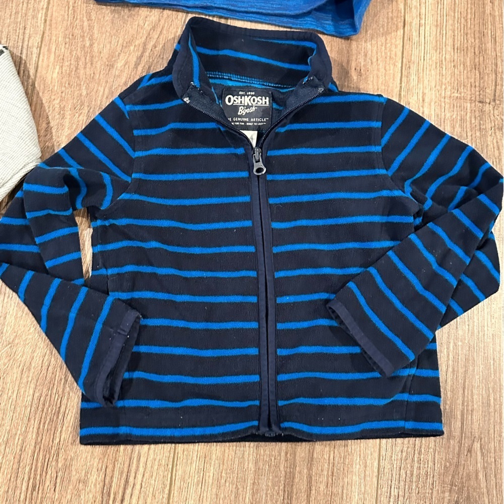 Bundle of Boys 4T Pullover and Long Sleeve Tops - Picture 2 of 6